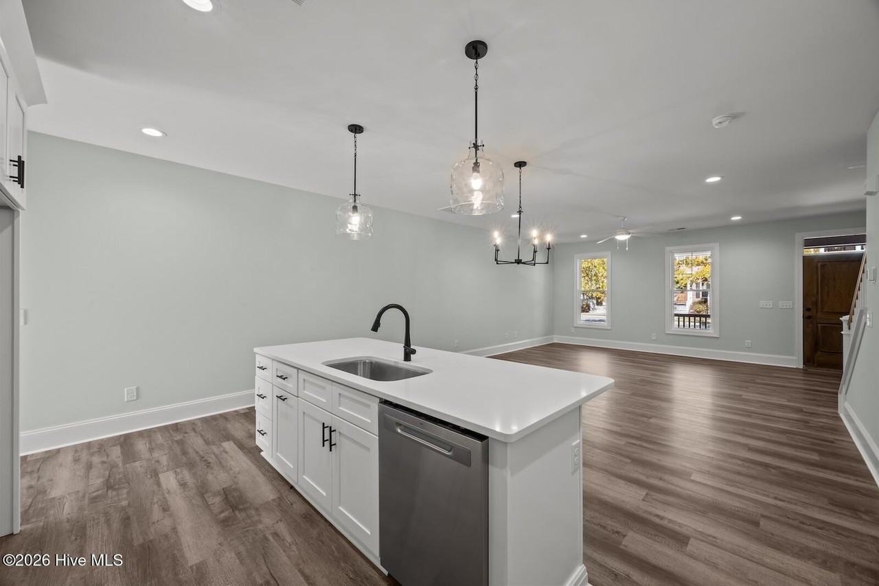 3905 Harkers Way - Photo 5 of 30