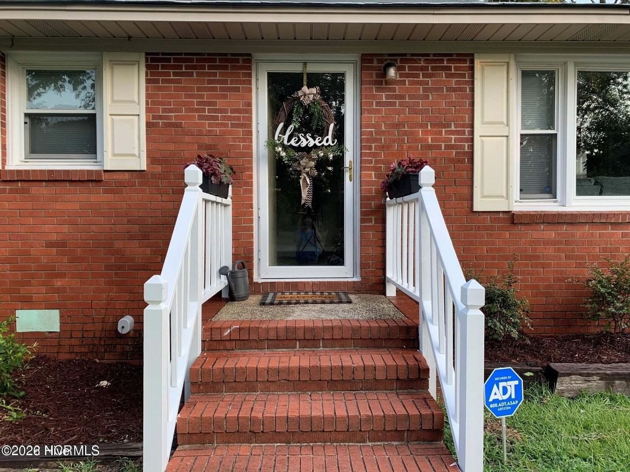 2909 Rose St - Photo 2 of 12