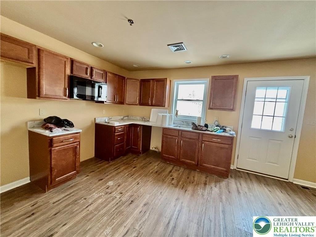 10 Railroad Ave - Photo 2 of 6