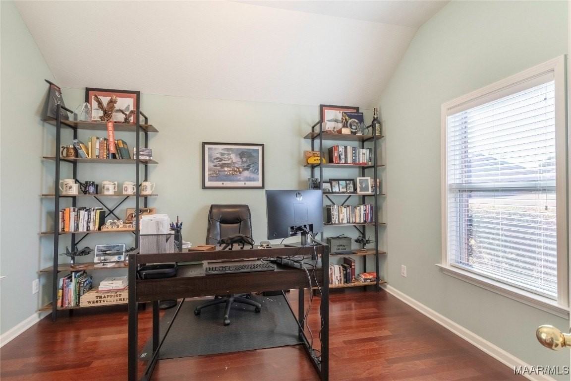 612 Stoneybrooke Way - Photo 7 of 33