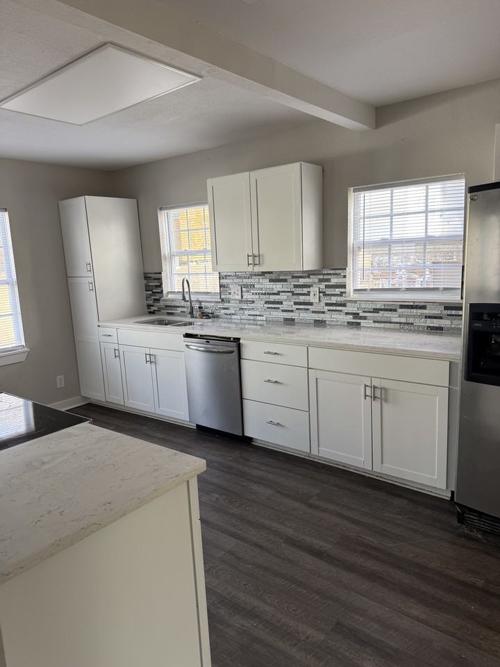 152 Taney St #1 - Photo 5 of 19