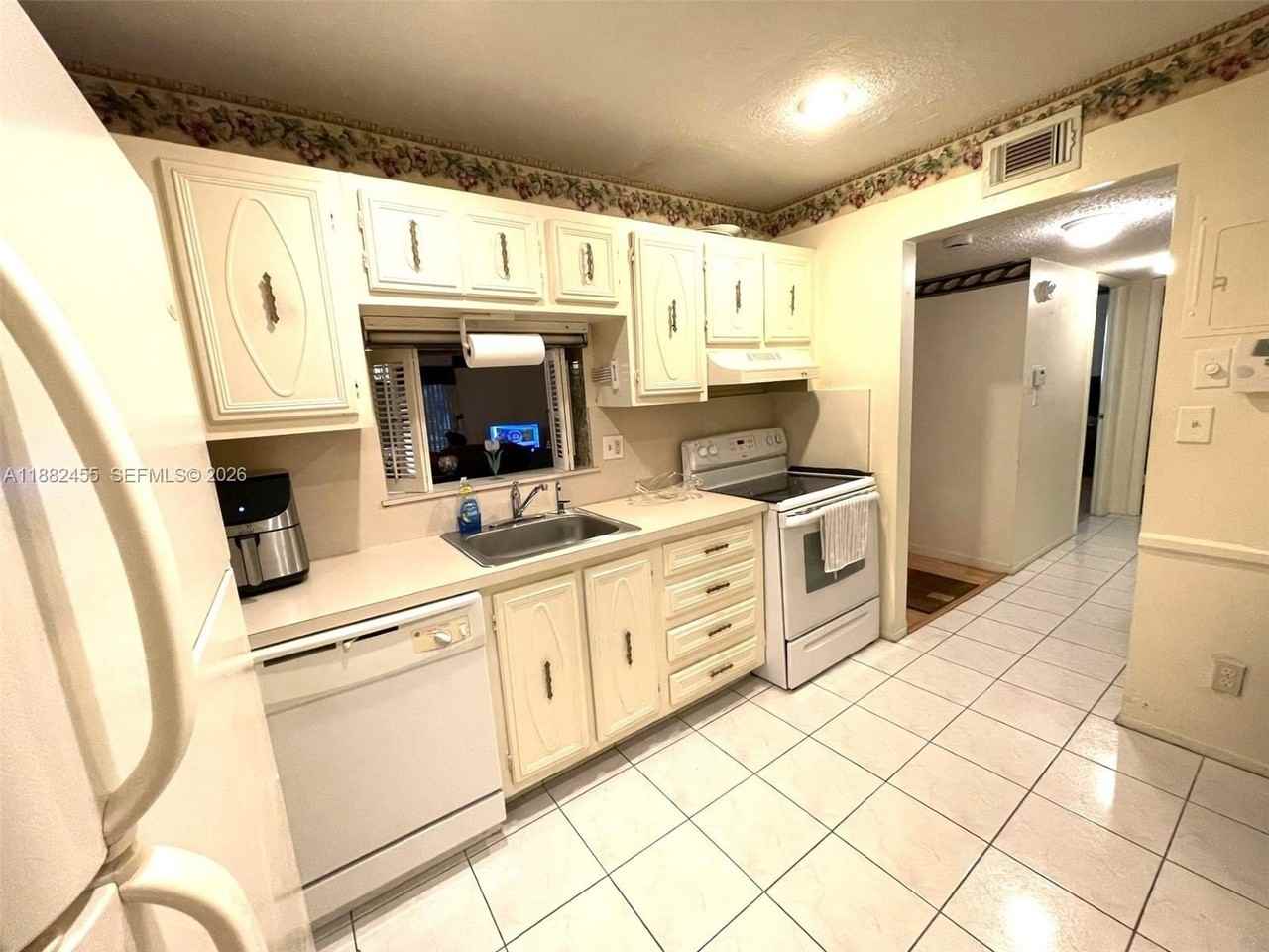 4151 Nw 41st St #201 - Photo 4 of 12