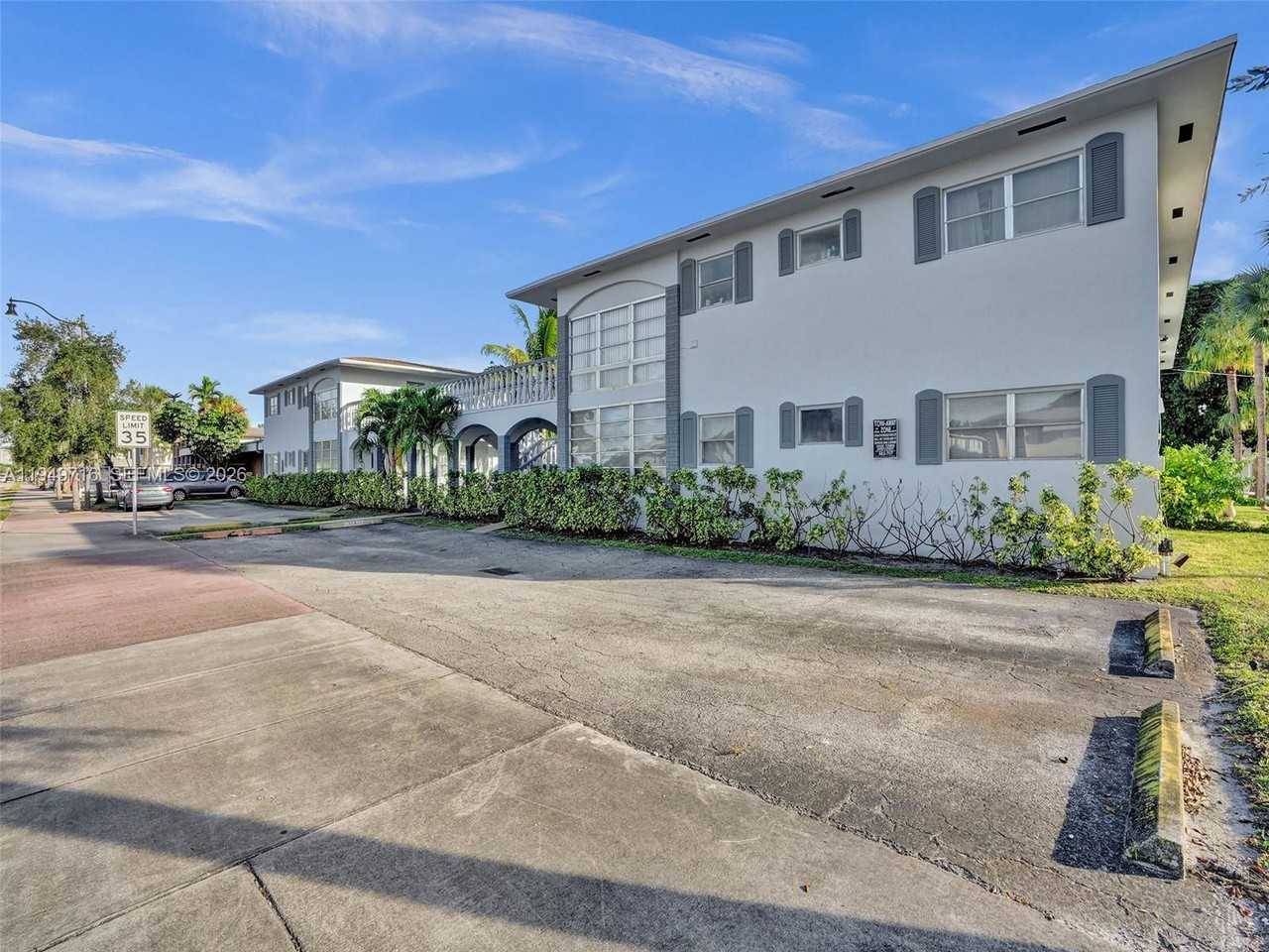 5112 Hollywood Blvd #7