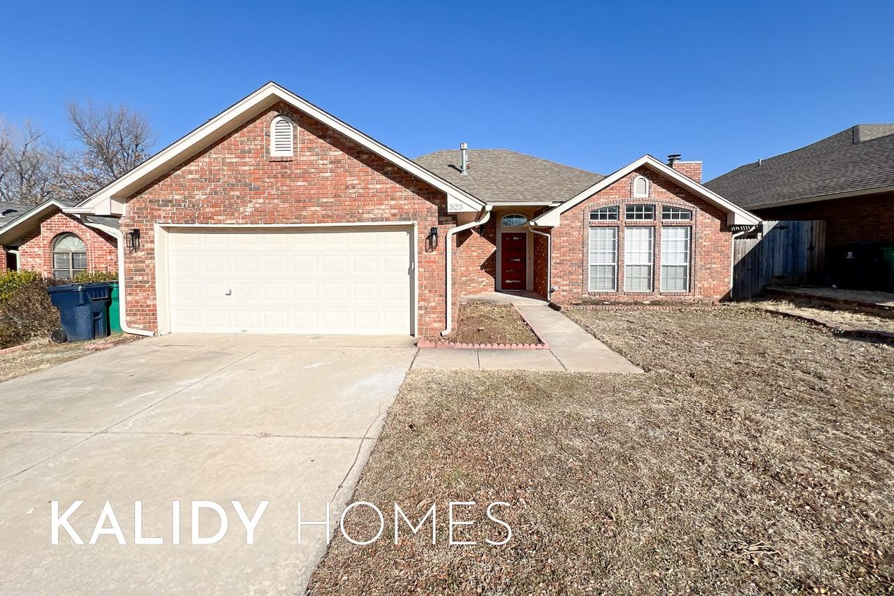 525 Nw 171st St #1 - Photo 2 of 30