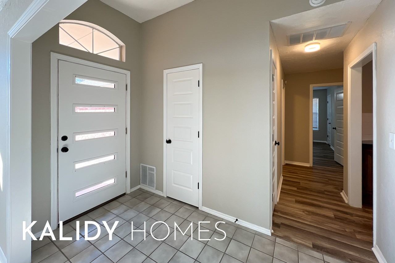 525 Nw 171st St #1 - Photo 4 of 30