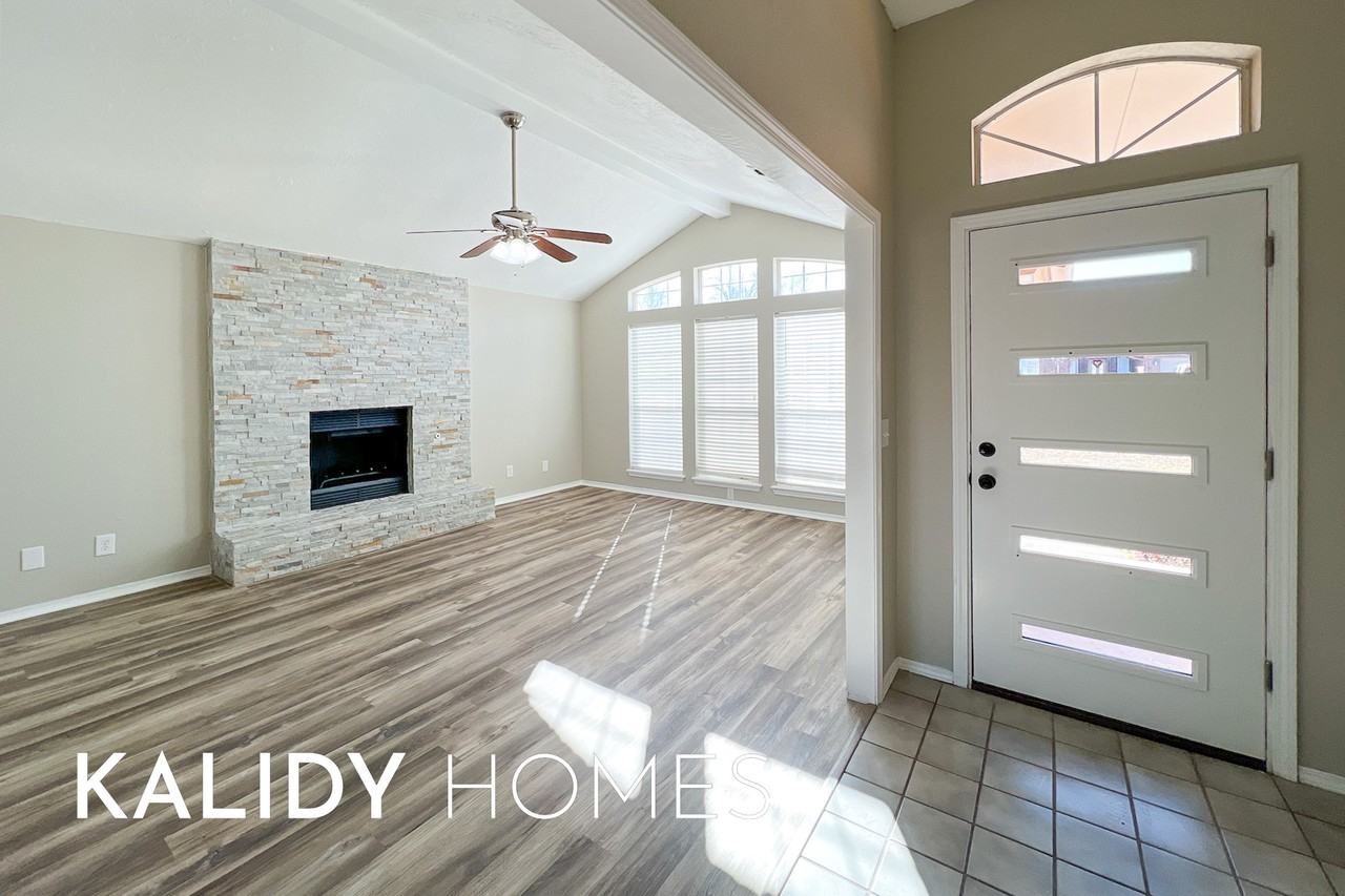 525 Nw 171st St #1 - Photo 5 of 30