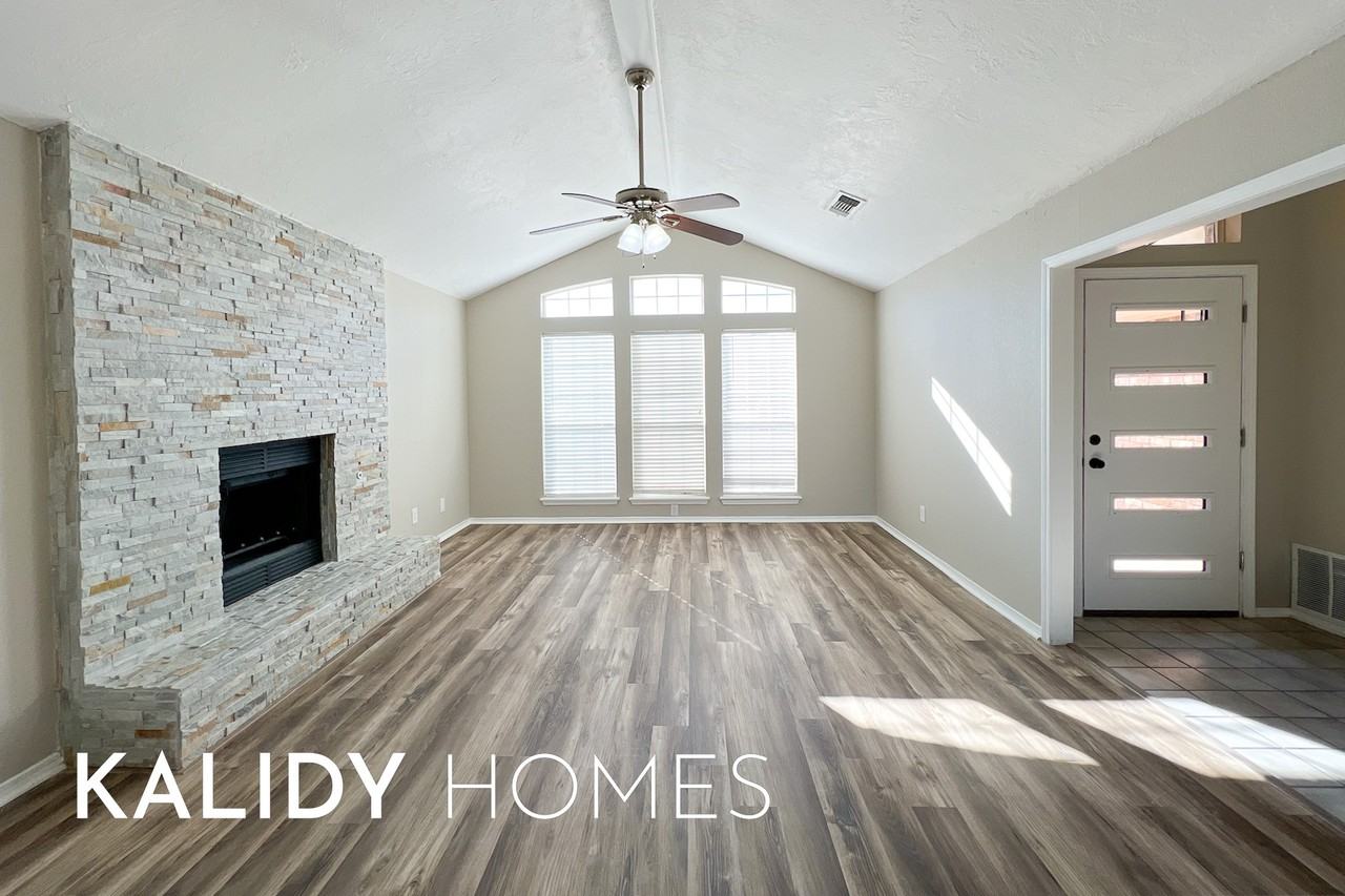 525 Nw 171st St #1 - Photo 6 of 30