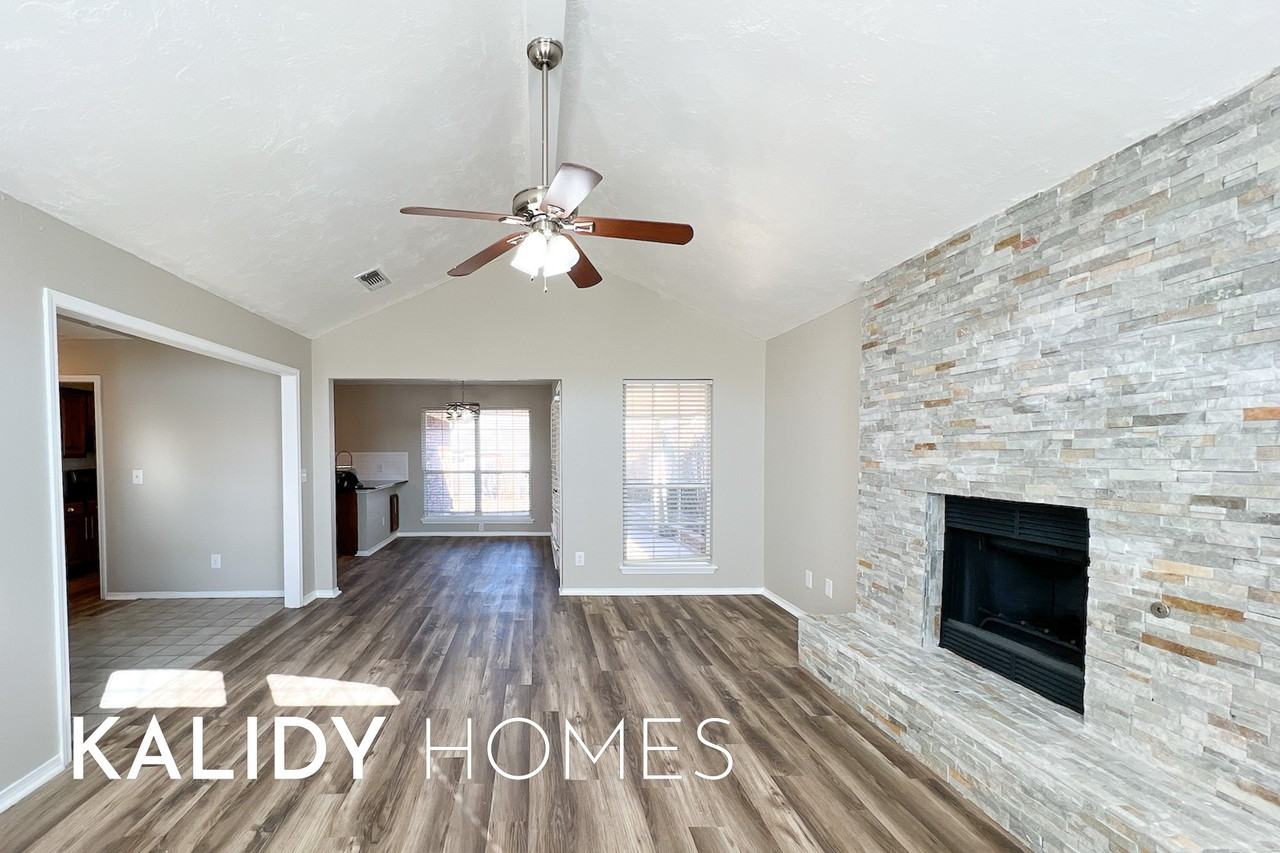 525 Nw 171st St #1 - Photo 7 of 30