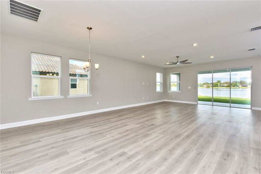 2066 Grove Dr - Photo 2 of 8