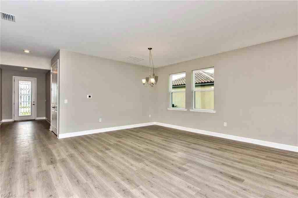 2066 Grove Dr - Photo 3 of 8