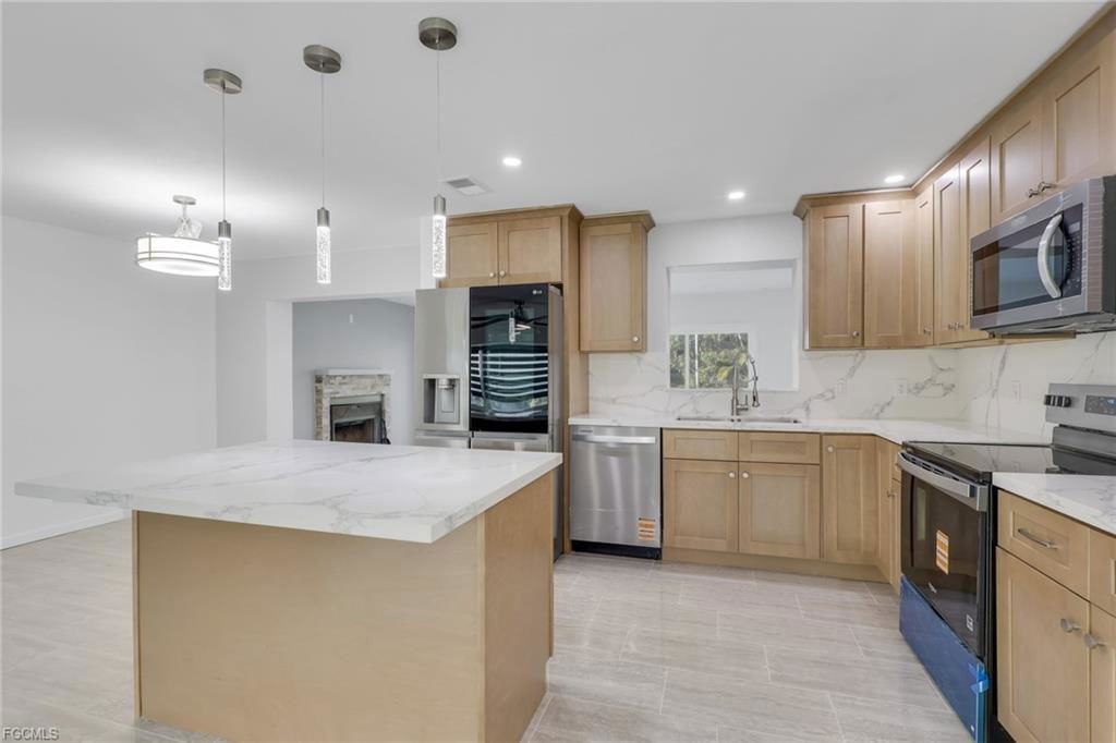 1653 S Fountainhead Rd - Photo 3 of 8