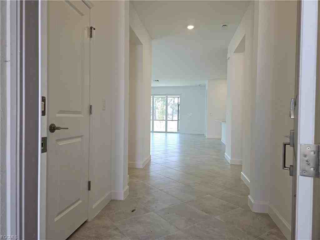 20465 Copperhead Dr - Photo 3 of 8