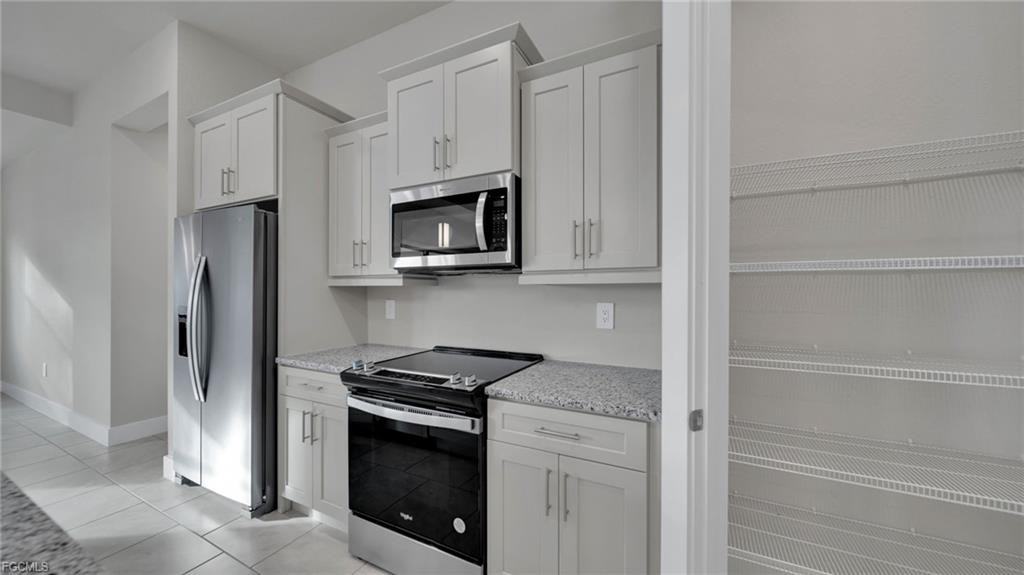 1704 Nw 38th Ave - Photo 5 of 8