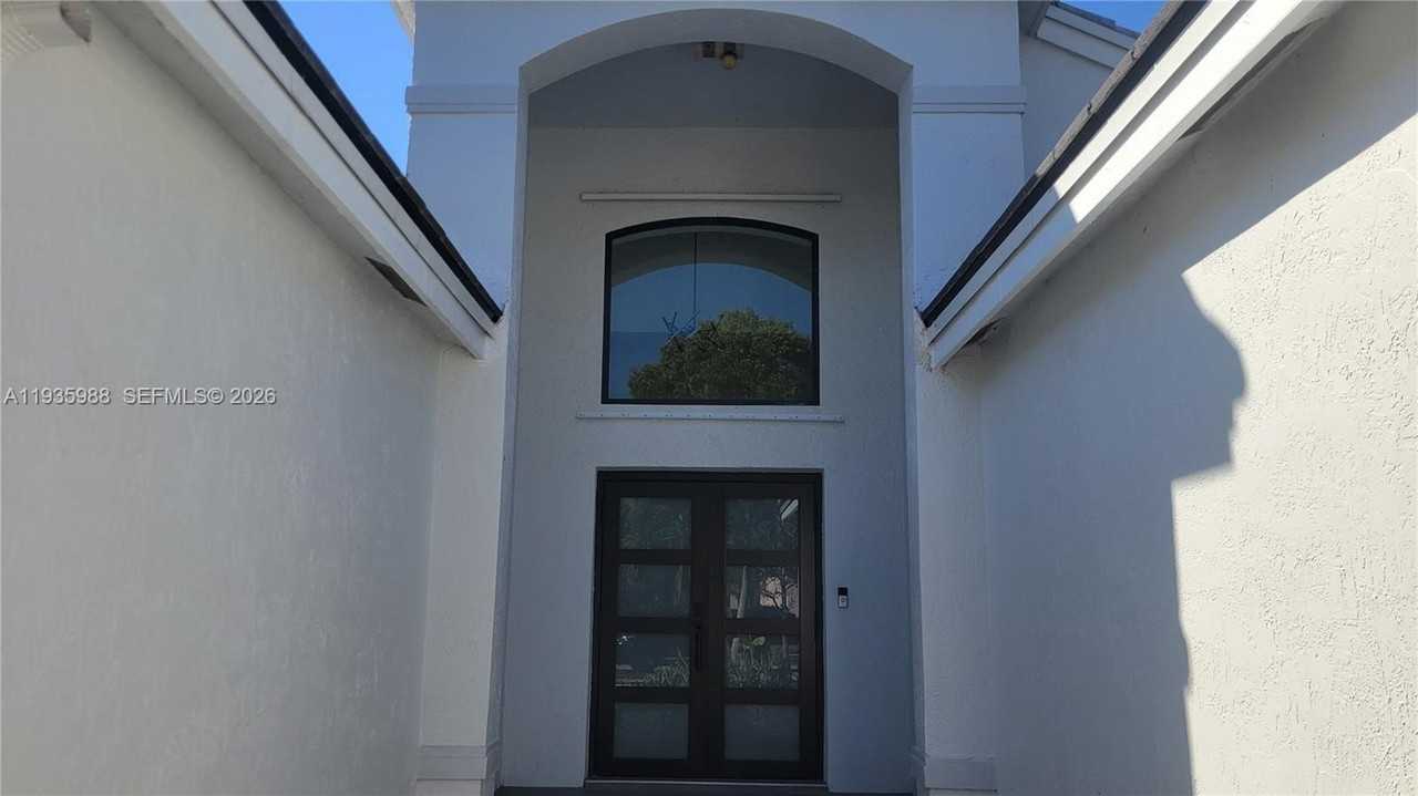 381 Cameron Dr - Photo 3 of 50