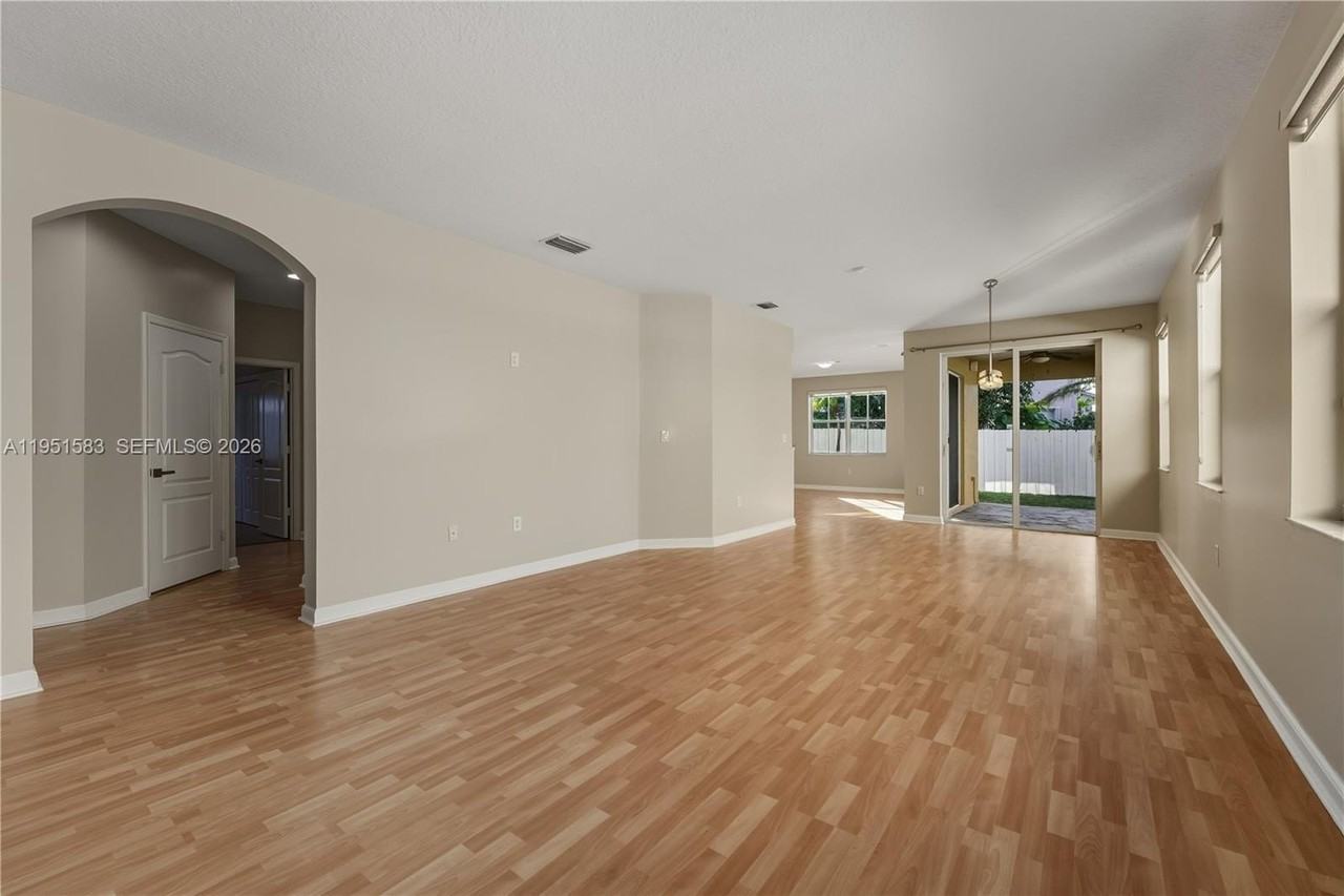 2238 Sw 125th Ave #0 - Photo 4 of 36