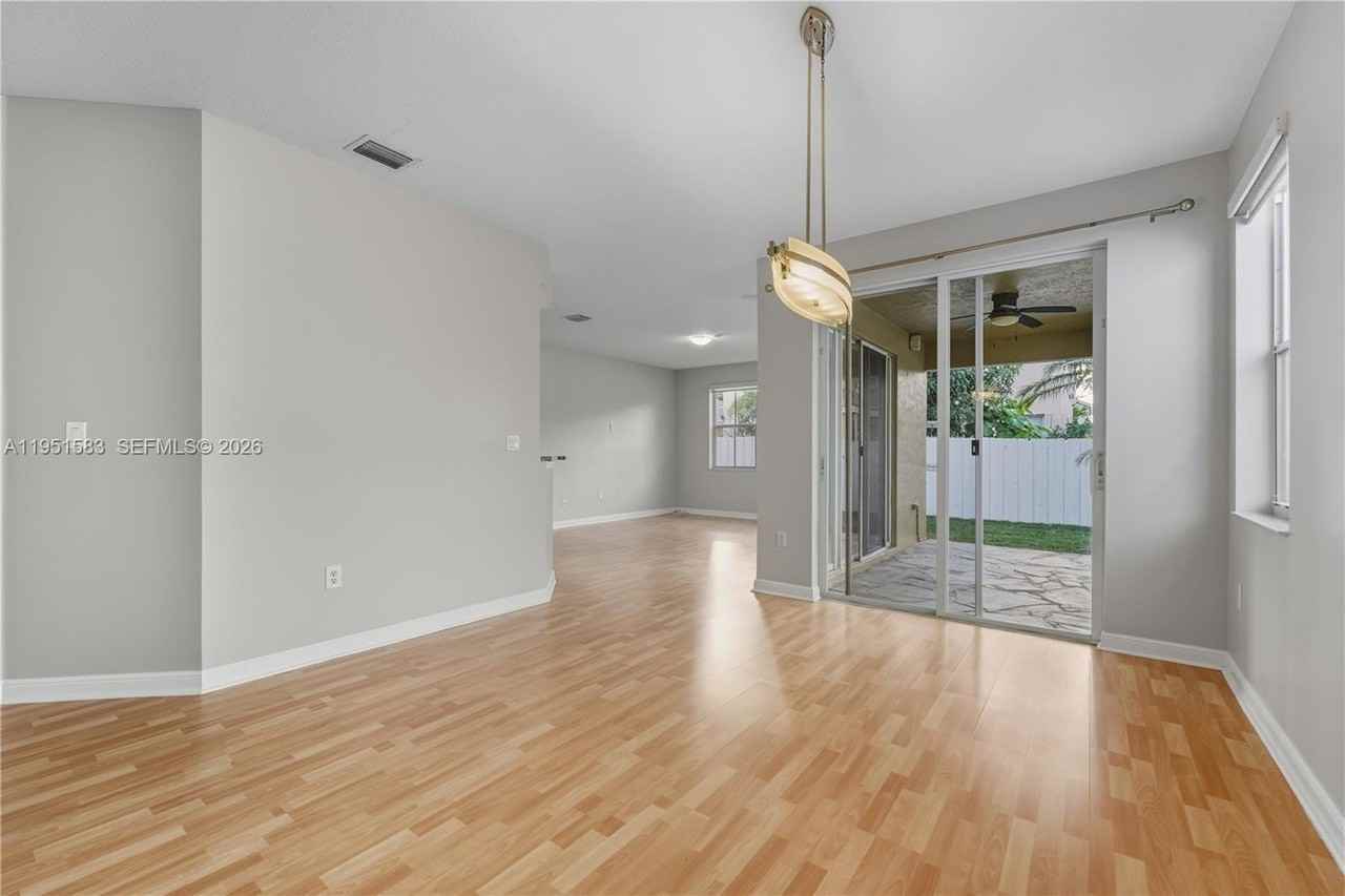 2238 Sw 125th Ave #0 - Photo 5 of 36