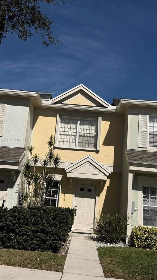 16727 Hemingway Dr - Photo 2 of 23