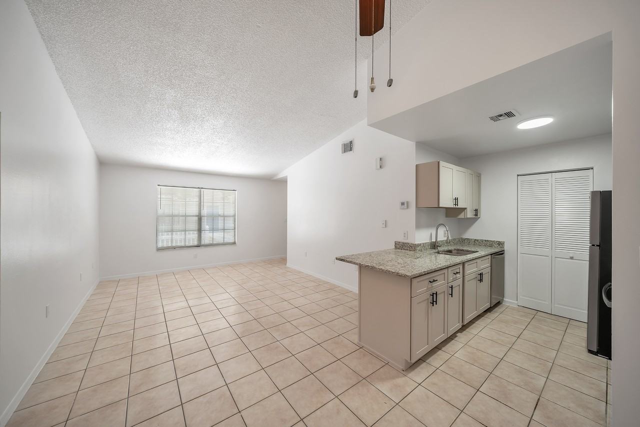 422 Thor Ave Se #312 - Photo 3 of 11