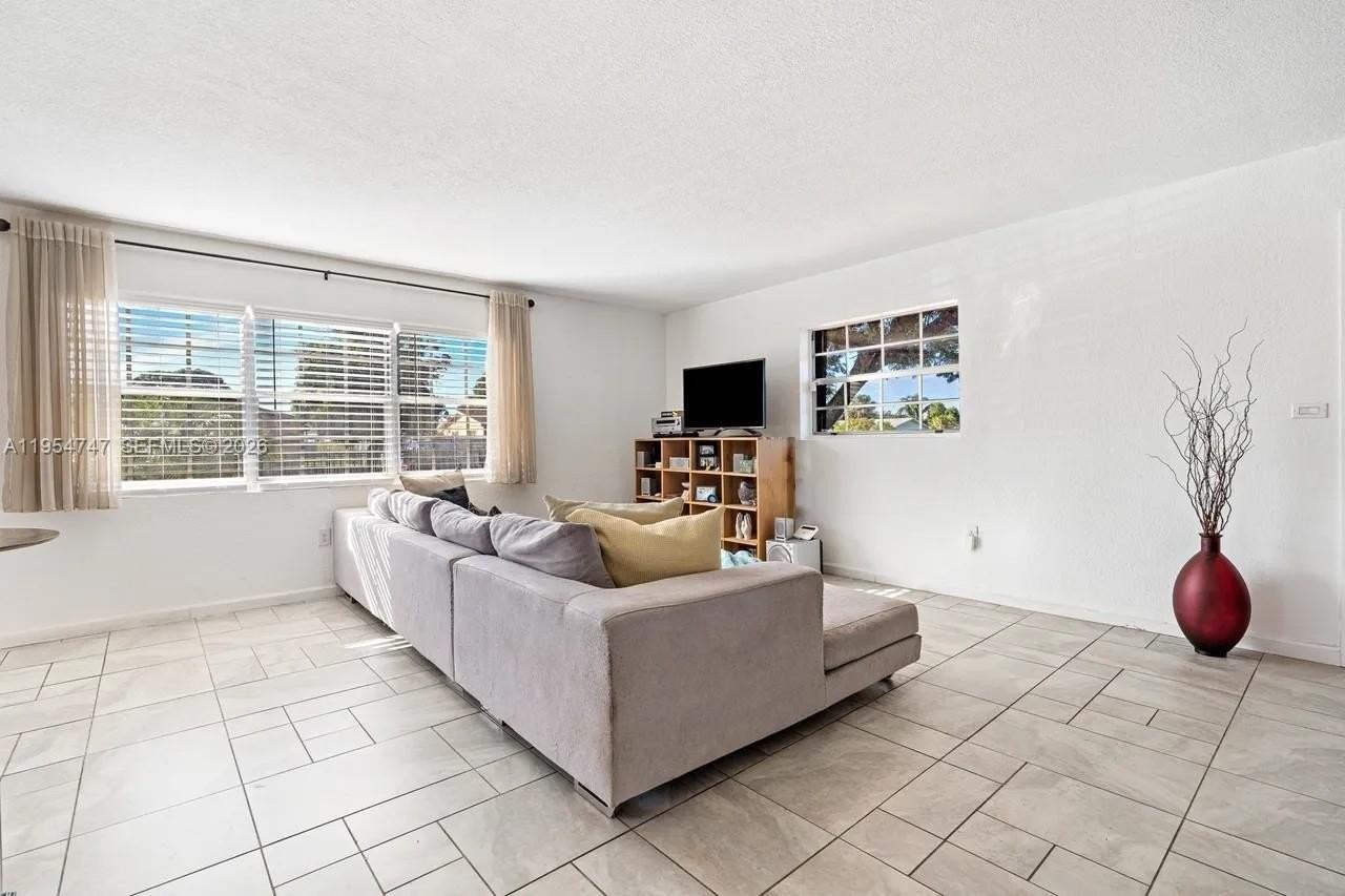 20615 Nw 28th Ave - Photo 2 of 3