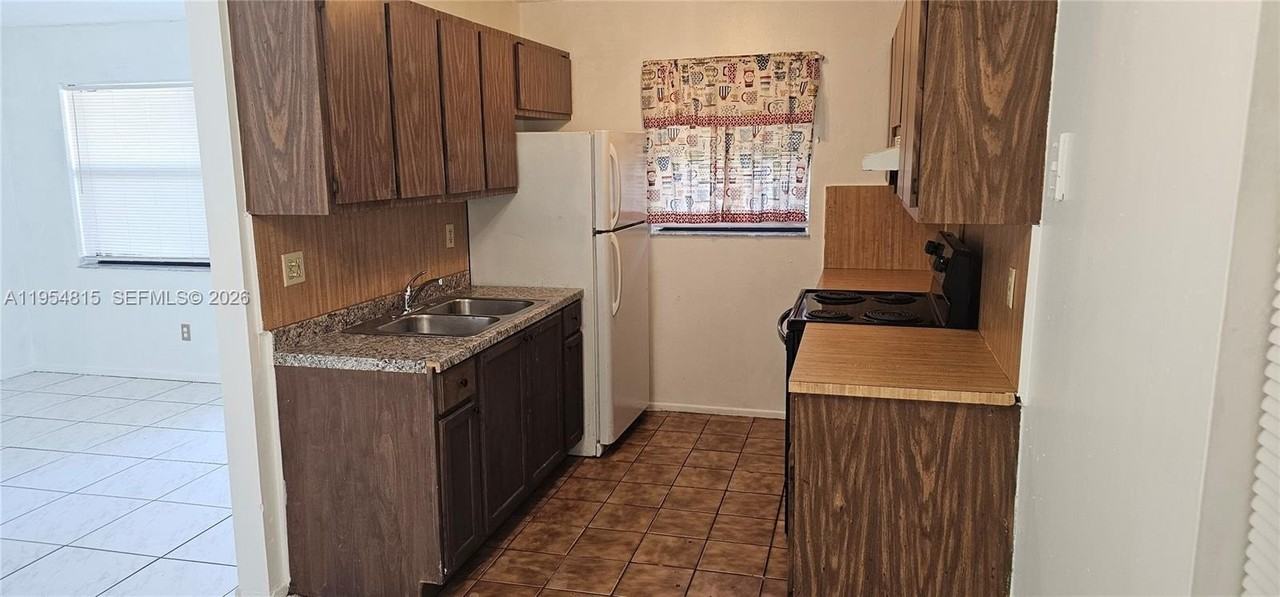 6899 Pembroke Rd #1 - Photo 7 of 9