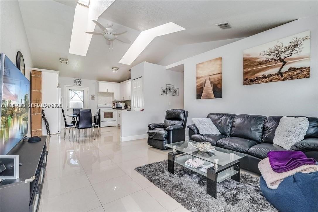 4542 Sw 25th Ave #1 - Photo 3 of 16