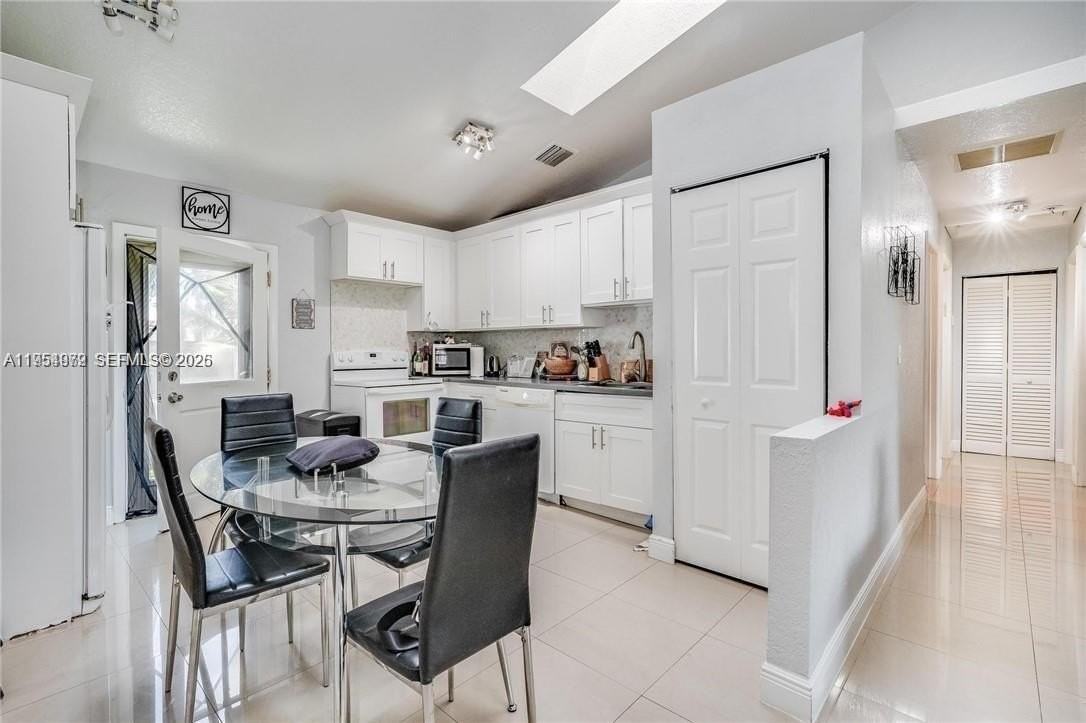 4542 Sw 25th Ave #1 - Photo 6 of 16