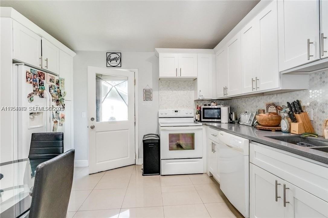 4542 Sw 25th Ave #1 - Photo 7 of 16