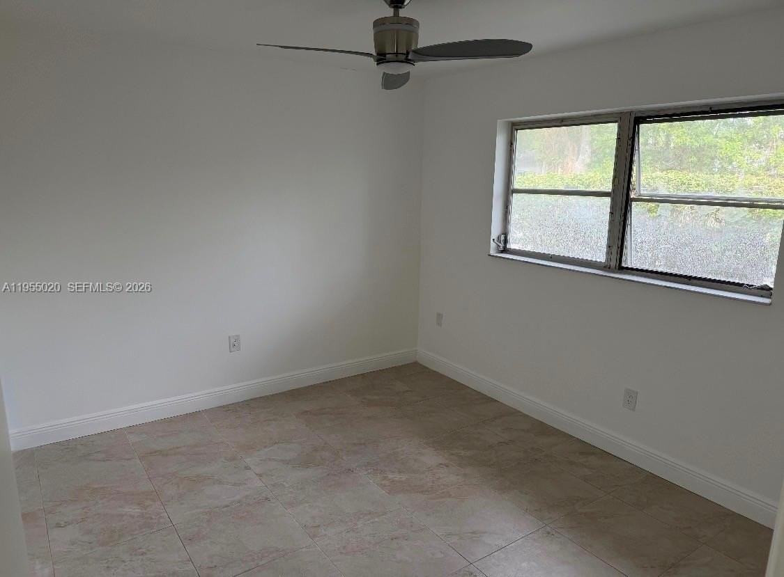 4631 Sw 33rd Ave #1-2 - Photo 3 of 7