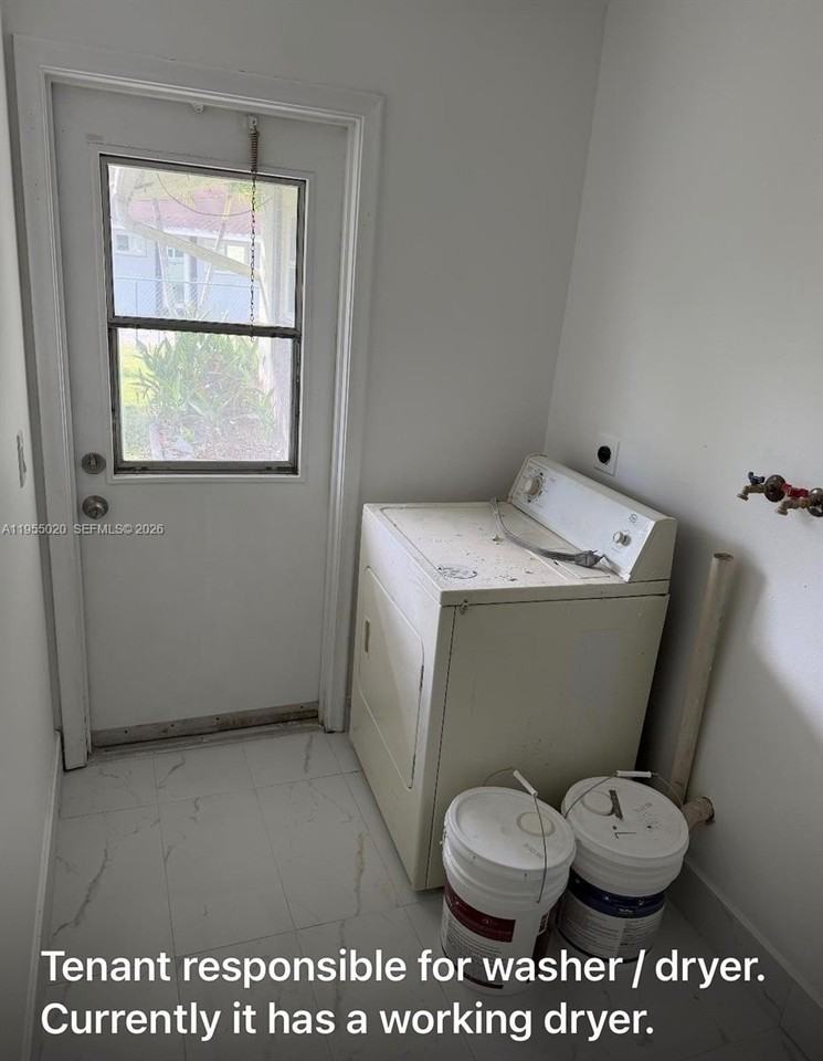 4631 Sw 33rd Ave #1-2 - Photo 6 of 7