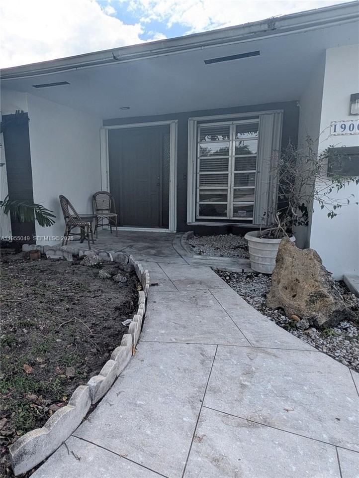 1900 Ne 186th Dr - Photo 2 of 17