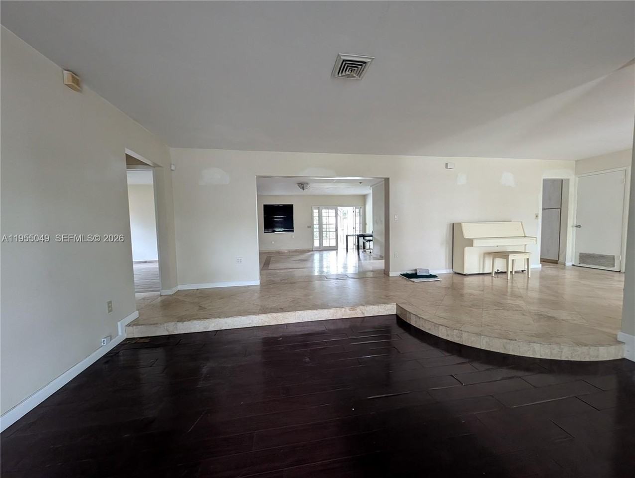 1900 Ne 186th Dr - Photo 4 of 17