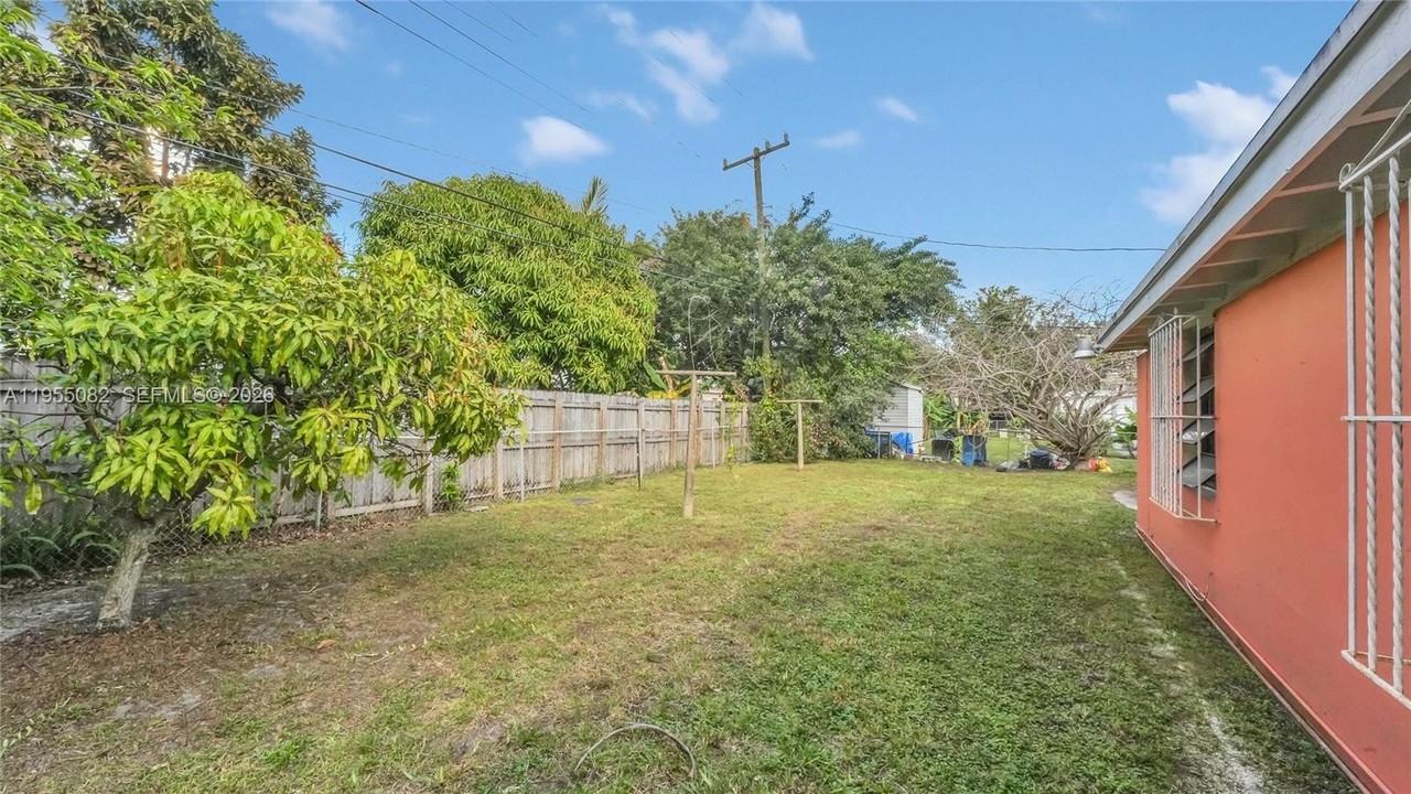 265 Nw 188th St - Photo 5 of 19