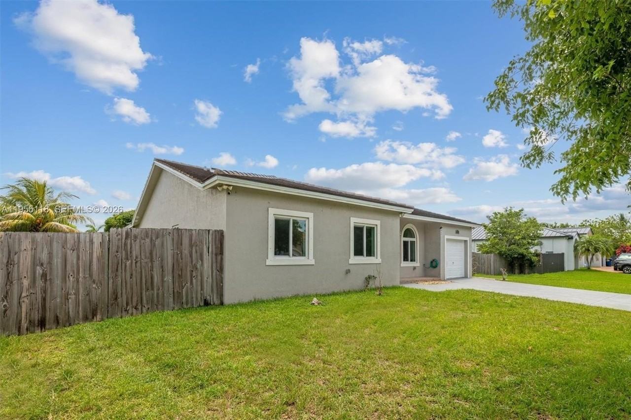 13225 Sw 218th Ter - Photo 3 of 45