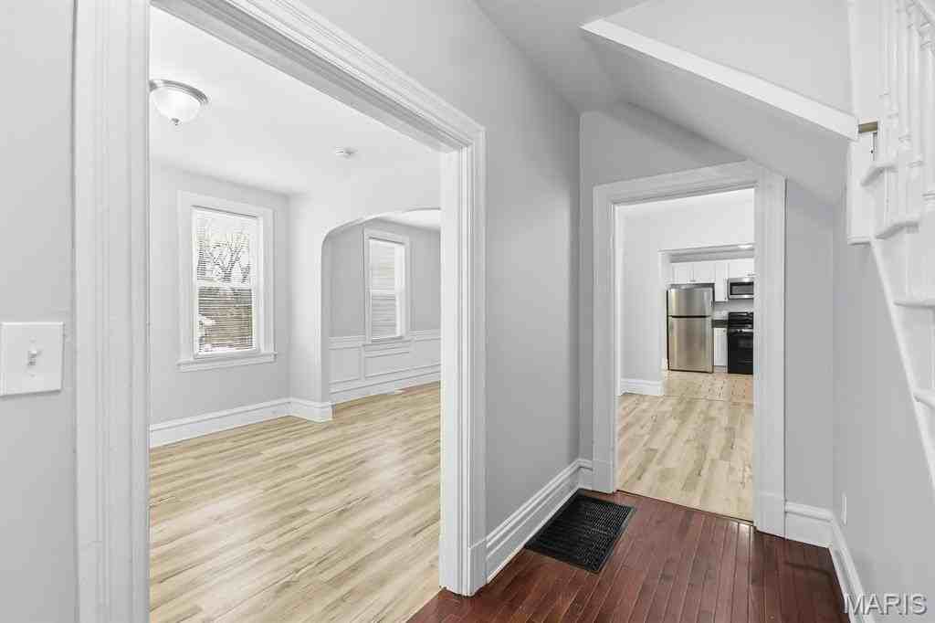 7148 Kensington Ave - Photo 3 of 24