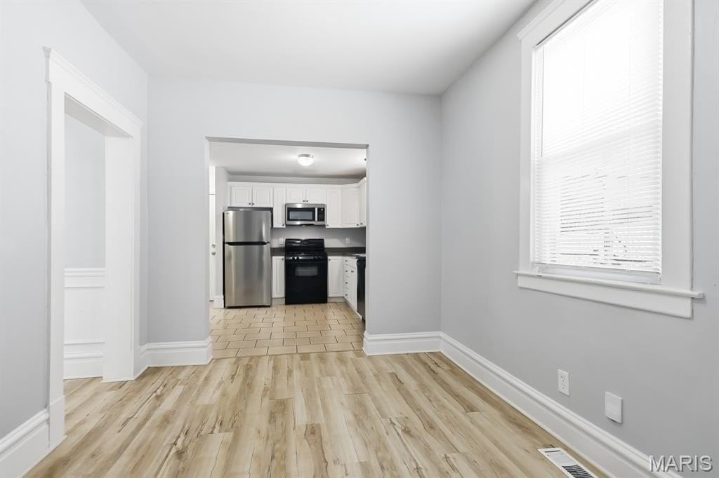 7148 Kensington Ave - Photo 4 of 24