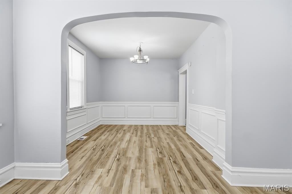 7148 Kensington Ave - Photo 5 of 24