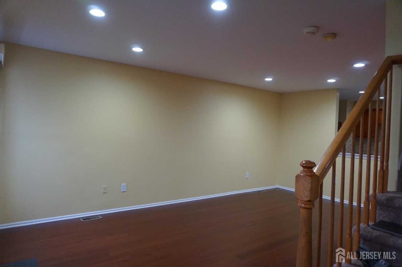 160 Vasser Dr - Photo 2 of 36