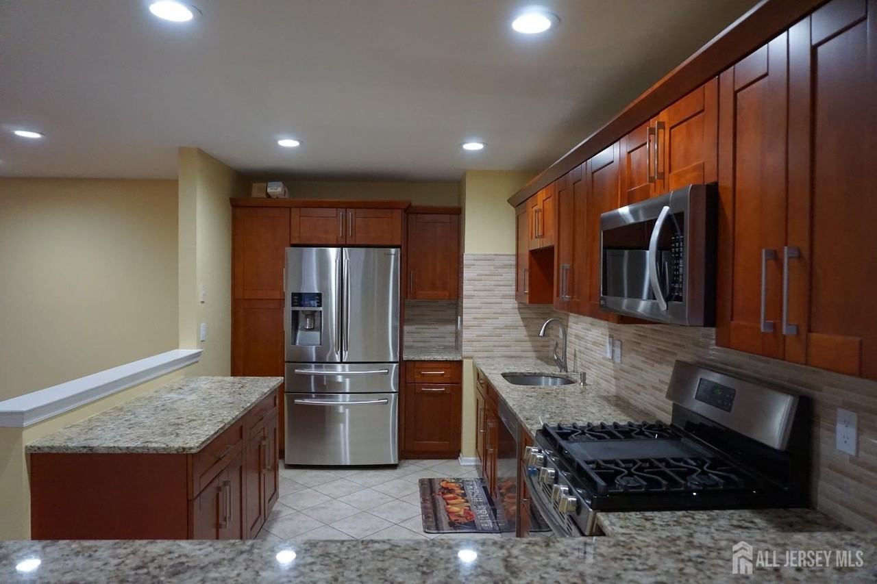 160 Vasser Dr - Photo 5 of 36