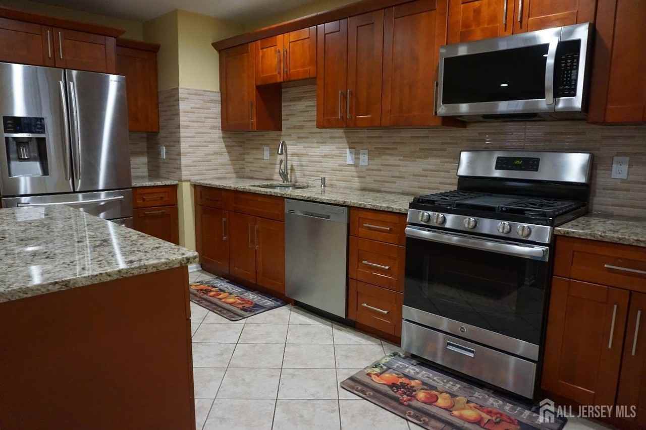 160 Vasser Dr - Photo 6 of 36