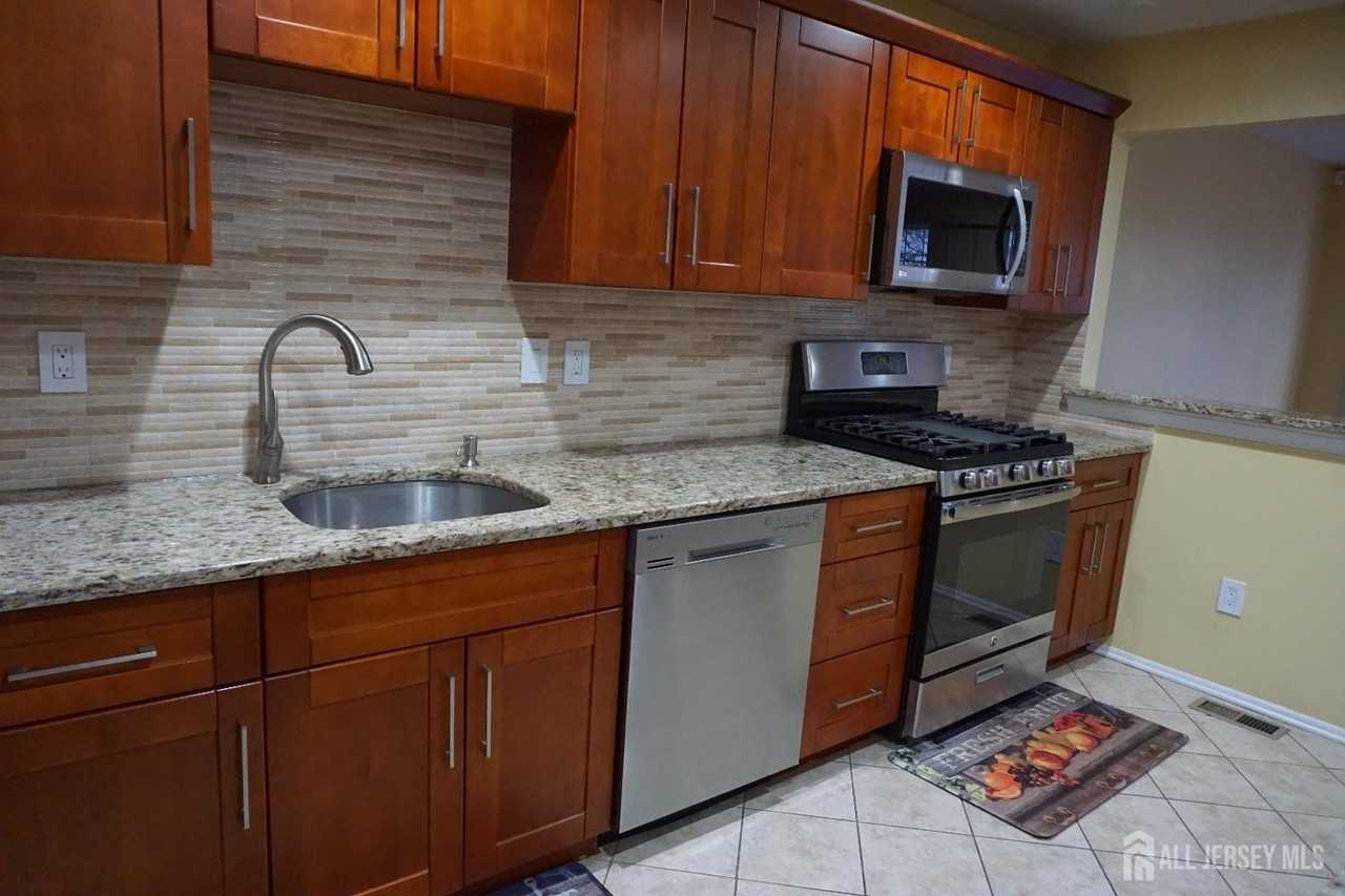 160 Vasser Dr - Photo 7 of 36