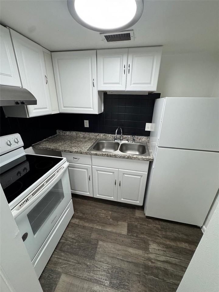 1745 Ne 2nd St #3 - Photo 5 of 8