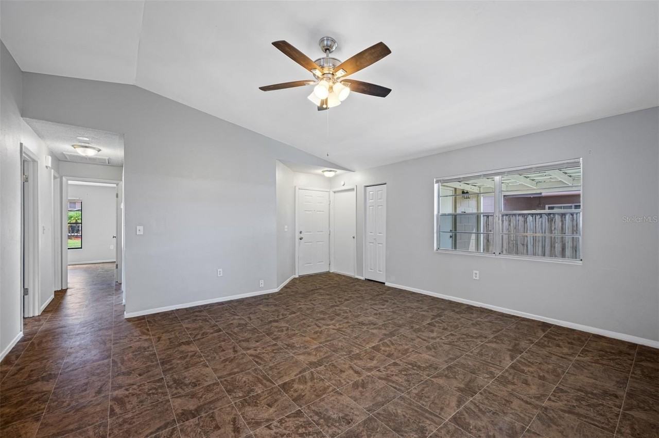 1411 Thistledown Dr - Photo 3 of 30