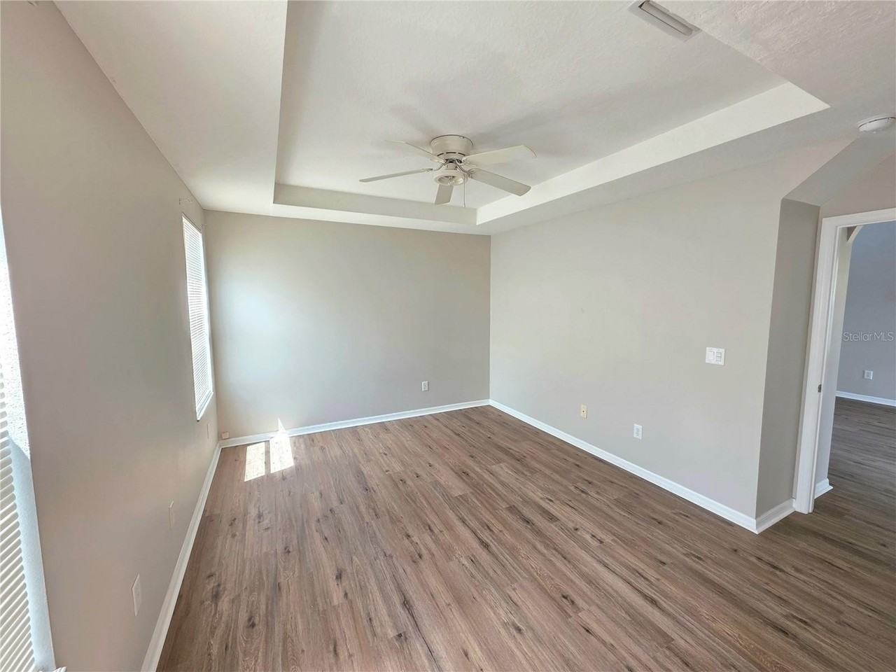 12604 Montford Ln - Photo 3 of 17