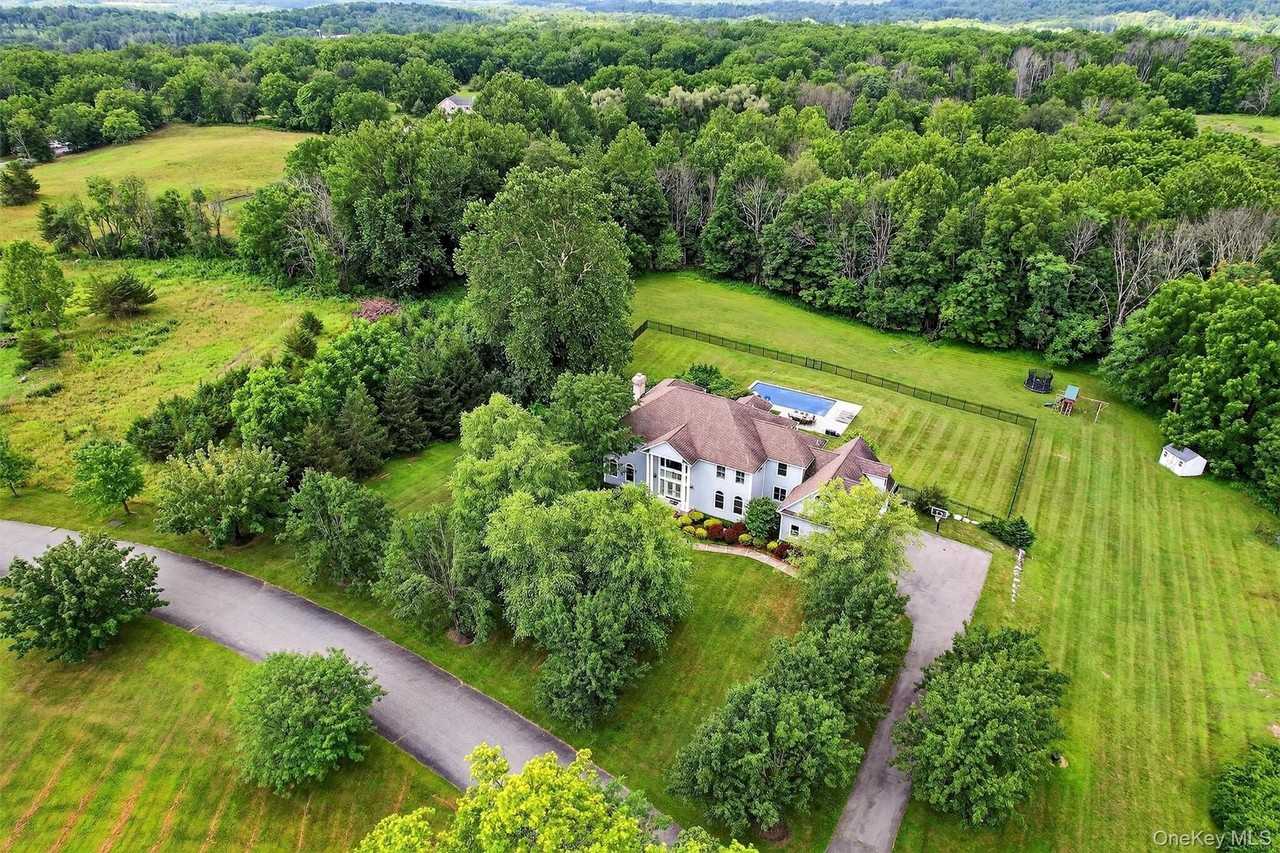 7 Paiges Way - Photo 2 of 50