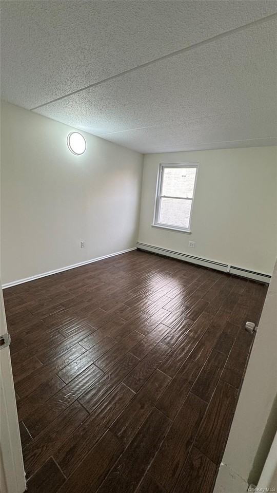 808 Courtlandt Ave Apt 3 #3 - Photo 4 of 6