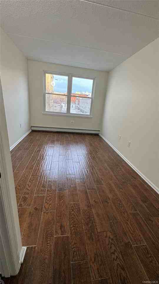 808 Courtlandt Ave Apt 3 #3 - Photo 5 of 6