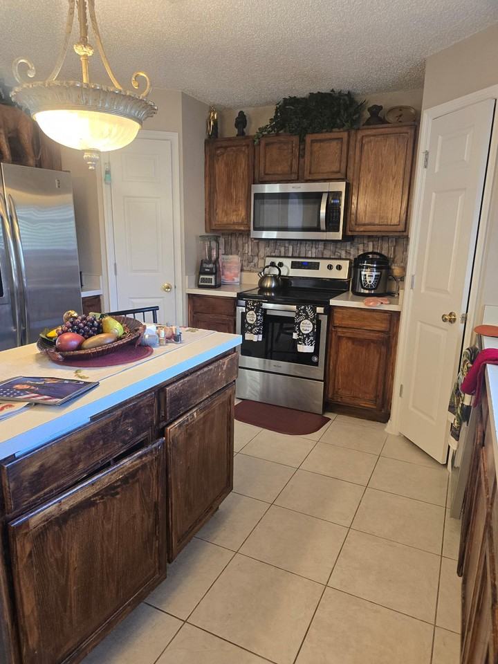 Riverhead Dr - Photo 6 of 17