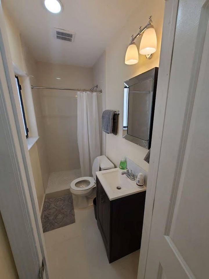 Nw 196th Ter - Photo 7 of 8