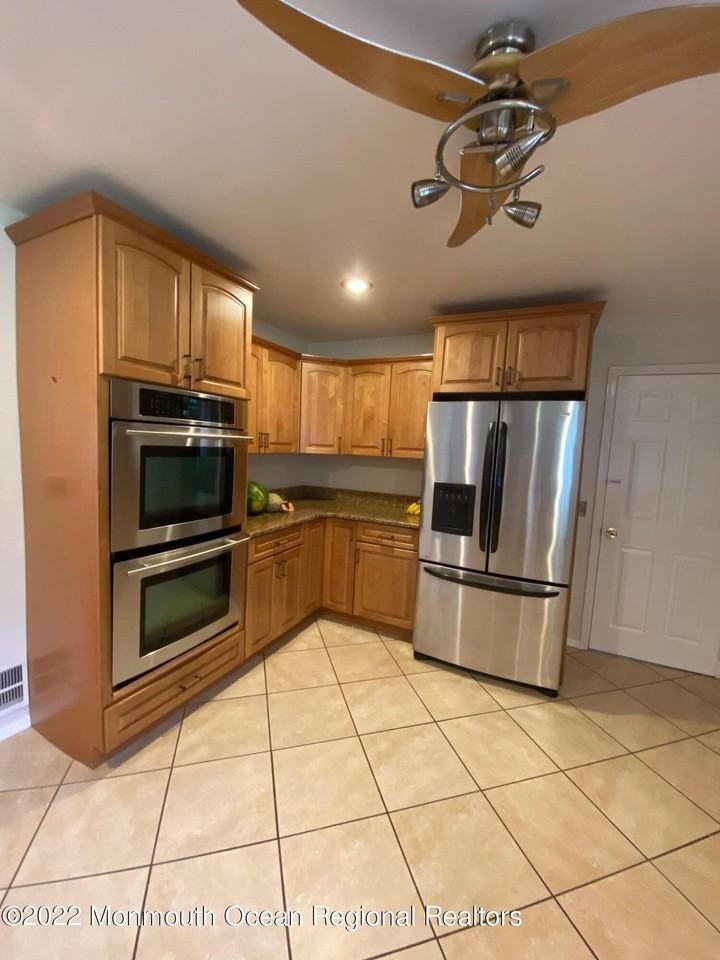 490 W Park Ave - Photo 4 of 21