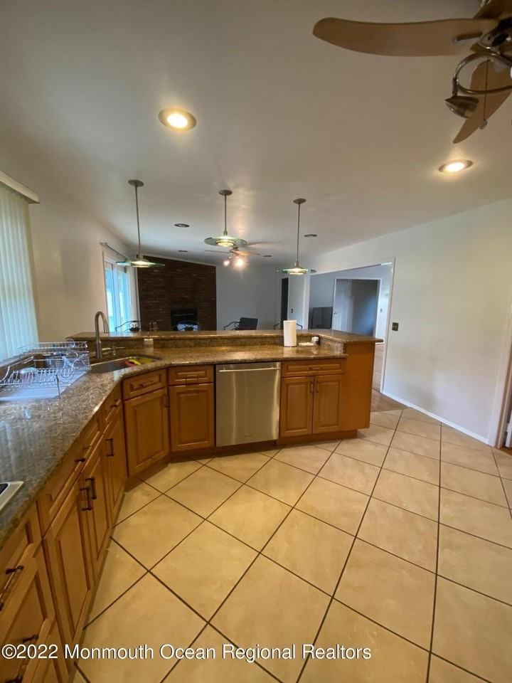 490 W Park Ave - Photo 6 of 21